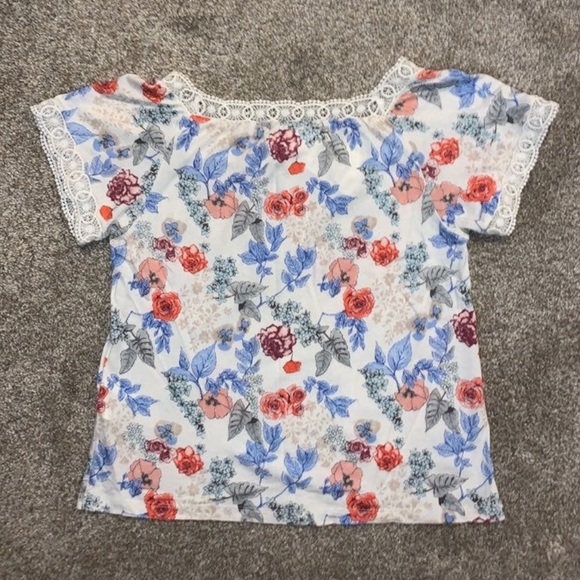 Girls H&M Flower Shirt w/ Lace - Picture 2 of 3